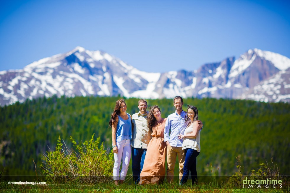 Siblings pose for family photo in front of Longs Peak near Estes Park